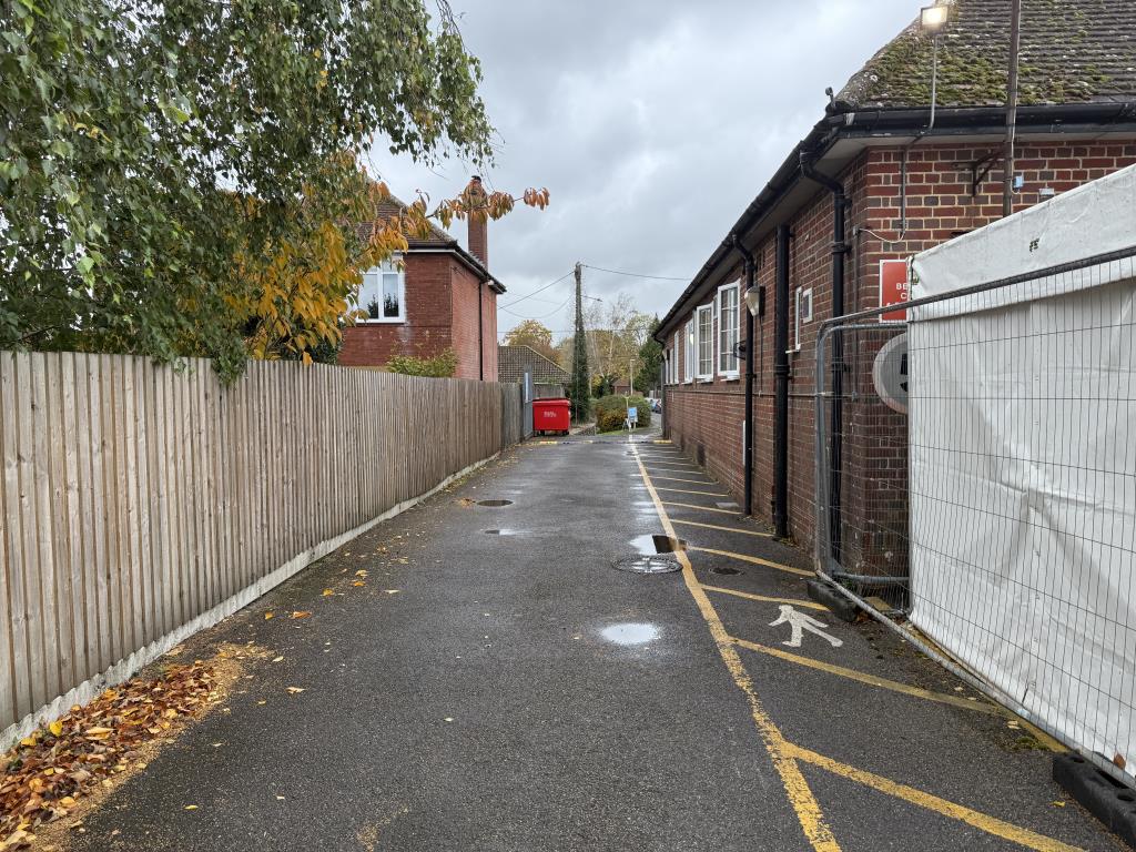 Lot: 44391 - TO BE OFFERED IN OUR DECEMBER AUCTION UNLESS SOLD PRIOR - FREEHOLD COMMERCIAL PREMISES ON PLOT OF 0.19 ACRES - Side driveway leading to rear car park